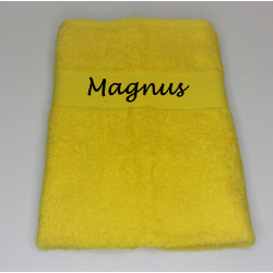 Stort gult håndklæde med navn på