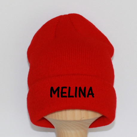 Rød børnehue med navn på