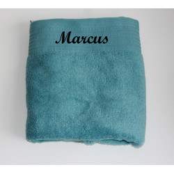Støvet tyrkis badehåndklæde med navn