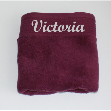 Bordeux håndklæde med navn på