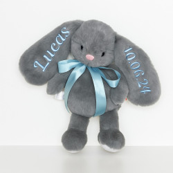 Cubbies grå kaninbamse med navn på de store ører