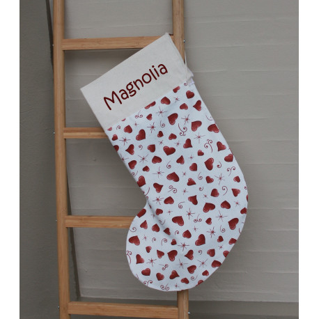 Hvid julesok med røde hjerter og personligt navn broderet